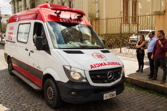 Homem capotou o veículo próximo ao Centro de Eventos da Fenadoce após fuga na manhã deste domingo (26)