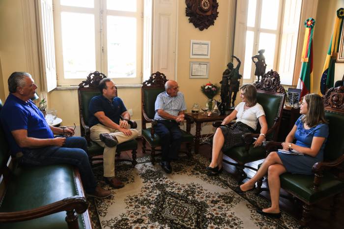 Participam funcionários e seus familiares, fornecedores e parceiros da indústria pelotense
