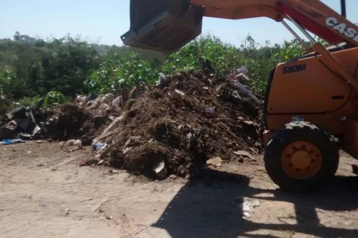 Serão utilizados oito caminhões caçamba e quatro retroescavadeiras