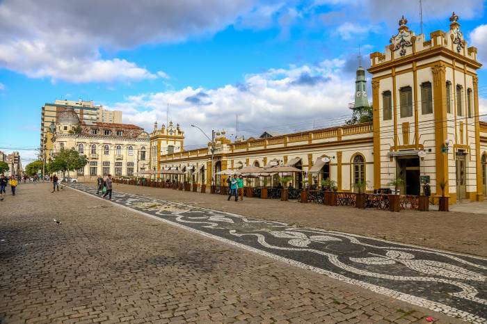 Evento ocorre nesta quarta-feira, no Largo do Mercado. O objetivo é fortalecer a cidadania e o empoderamento feminino