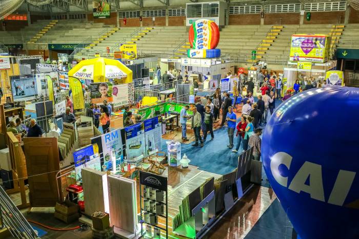 Cerca de 40 expositores ficam disponíveis no Parque do Sesi até sábado