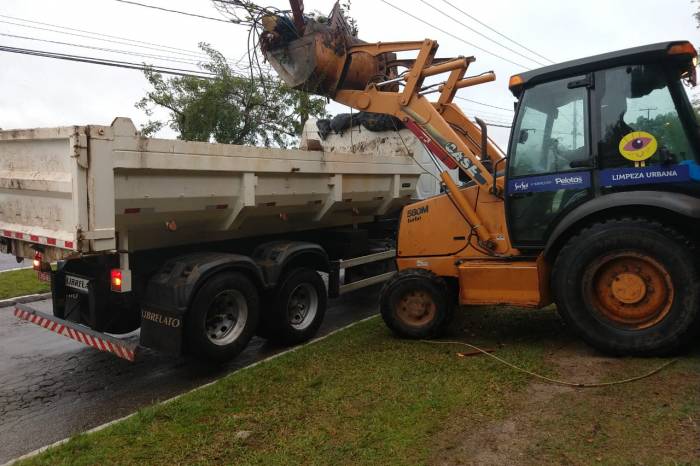 130 cargas foram recolhidas na semana passada e mais de mil metros de vias envaletadas