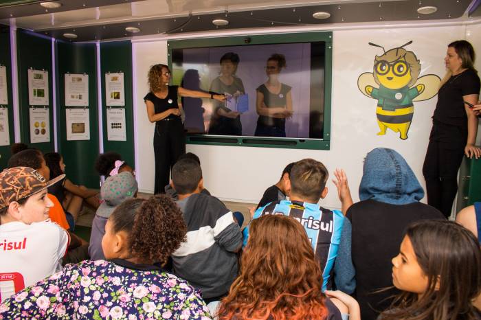 Projeto é inédito na cidade e leva informações sobre finanças a alunos do ensino público