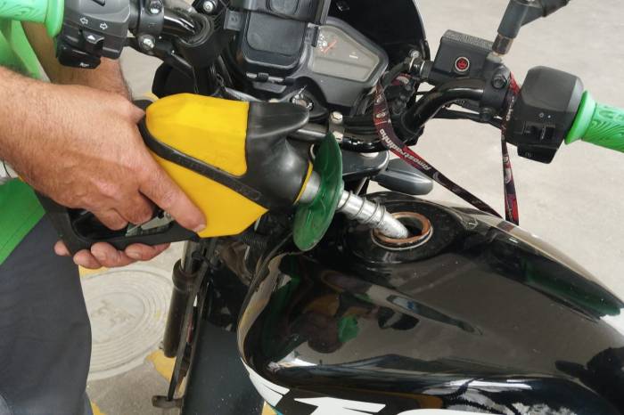 Marroni busca apoio para evitar aumento do preço do diesel