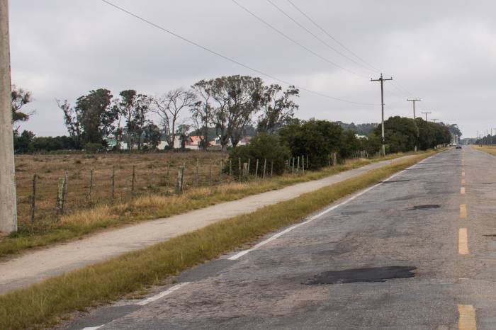 Secretaria de Obras corrige leito da pista exclusiva para ciclistas e coloca nova pavimentação em alguns pontos