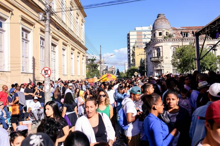 Com o tema 'O samba educa, o samba cura', celebração alusiva à data vai ser no Largo Edmar Fetter, das 13h às 21h
