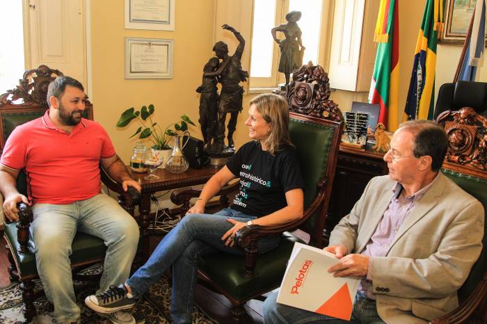 Paula e Seidel aproveitaram a visita do parlamentar para solicitar apoio a projeto de compostagem