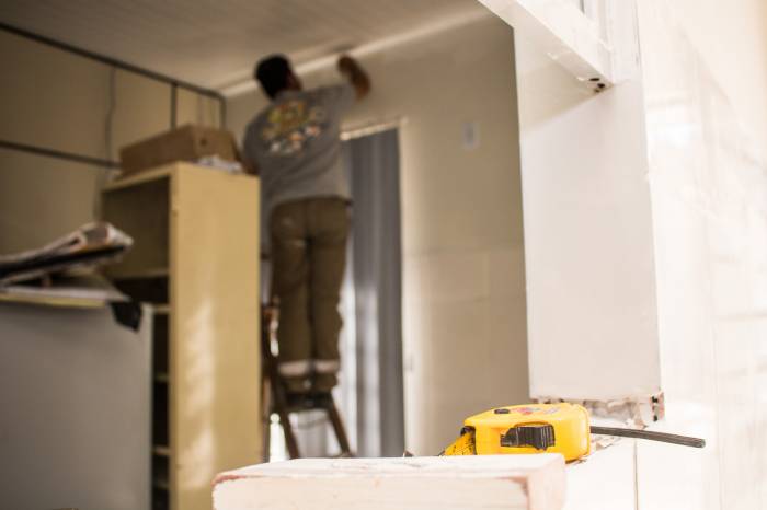 Equipe do MOP está trabalhando nos acabamentos internos para que população possa voltar a usar o espaço. Fachada também será reformada pelo Mão de Obra Prisional