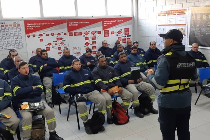 Agentes de trânsito realizam capacitação voltada à segurança e bons hábitos