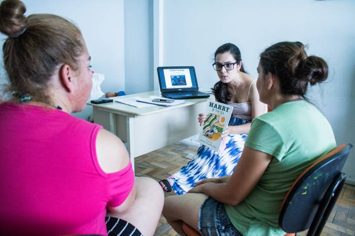 Programa Conte Comigo, do Pacto Pelotas pela Paz, chega a escolas, centros de assistência social e unidades de saúde