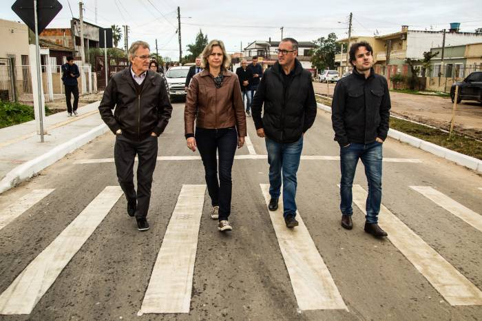 Prefeita e vice fazem caminhada simbólica para liberação de trechos recuperados da avenida São Jorge e  rua Doutor Amarante