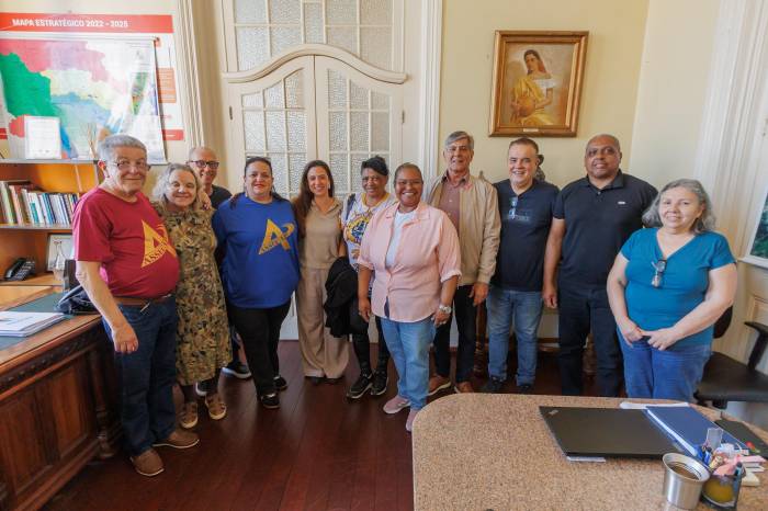 Anúncio foi feito pelo prefeito Marroni, nesta sexta. Assecap receberá R$ 615 mil para coordenar os desfiles e transferir valores às entidades carnavalescas