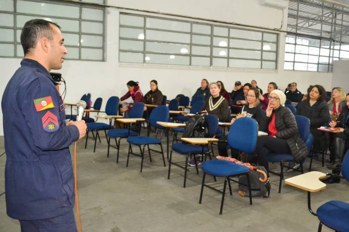 Profissionais de escolas municipais, particulares e assistenciais poderão aprender como lidar em situações de emergência