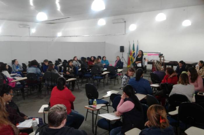 Atividade de formação continuada reuniu 50 docentes que lecionam em anos iniciais