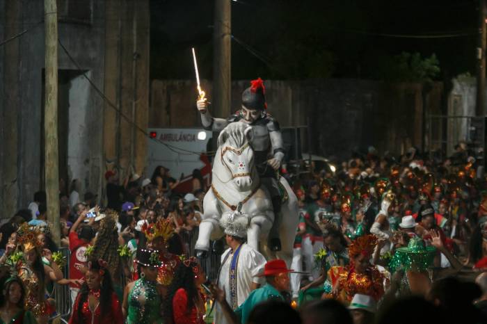 Bandas entregam grandes desfiles pelo título do Carnaval 2026