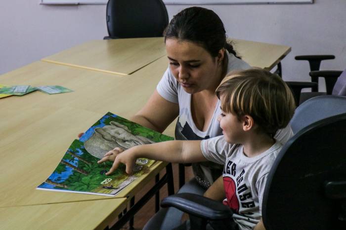 Método ensina o compartilhamento de livros e visa o fortalecimento dos vínculos familiares
