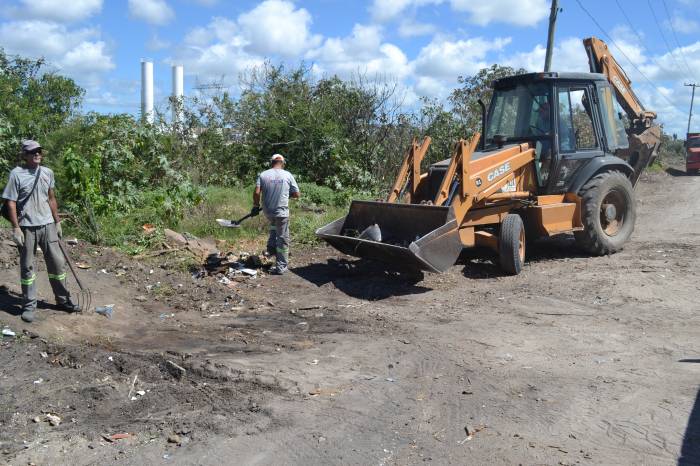 Local recebe descarte irregular de lixo e entulhos