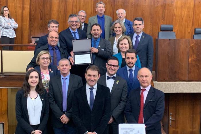 Prefeita Paula participou de sessão solene proposta pelo deputado estadual Luiz Henrique Viana