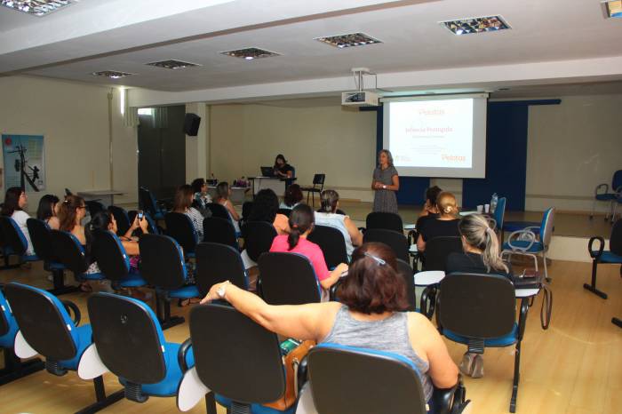 Encontro esclareceu sobre os tipos de maus tratos e informou os encaminhamentos e notificações necessárias nestas situações