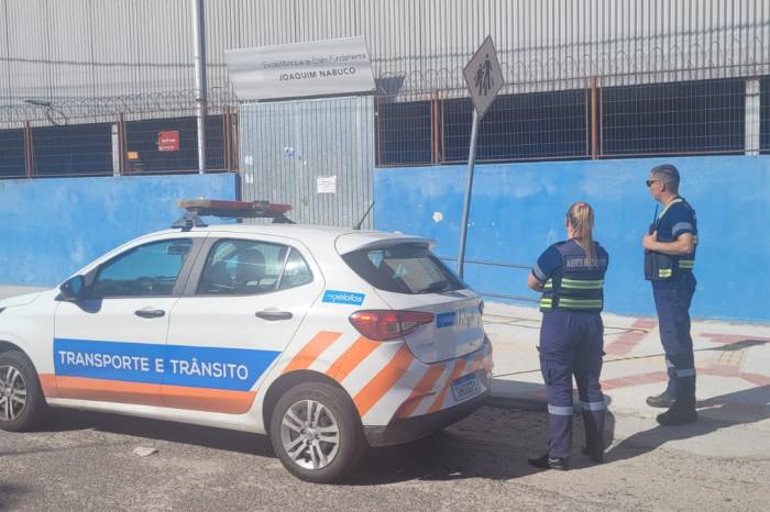 Agentes de Trânsito estarão na frente de escolas para prestar orientações quanto à segurança