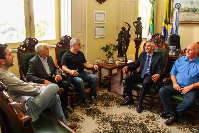 Daniel Trzeciak, Enéias Clarindo, Dila Bandeira e o suplente José Paulo Benemann visitaram Viana nesta segunda-feira