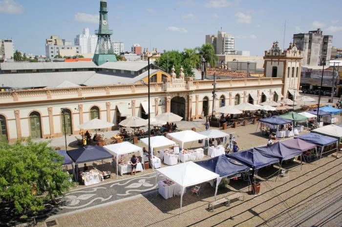 Evento reuniu trabalhos de 30 artesãs e integrou a Semana da Mulher