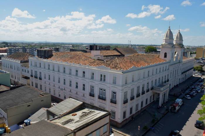 Anúncio foi feito pelo governador Eduardo Leite em reunião da Famurs em Torres
