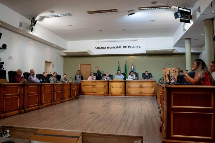 Estiveram presentes representantes das forças de segurança do município e moradores da localidade.