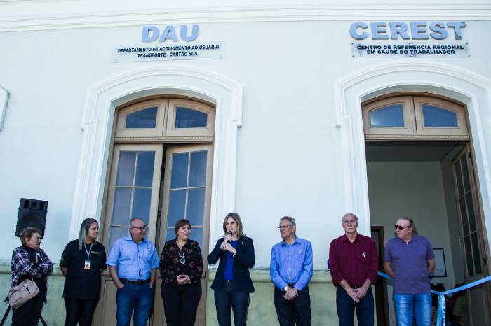 Transporte intermunicipal, fruto de parceria entre Prefeitura e Embaixador, gera economia ao erário e conforto ao usuário da saúde