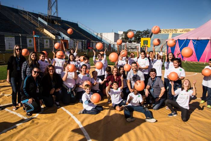 Prefeita acompanhou o primeiro dia do projeto, que promove a imersão de crianças e jovens no universo da cultura e do esporte