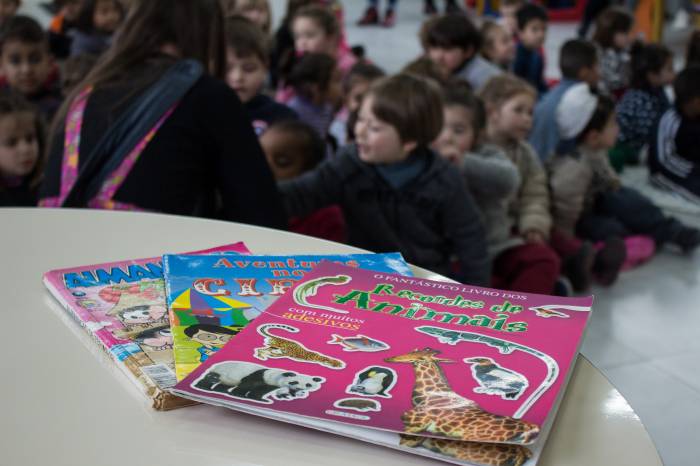 Doação das obras literárias foi feita pelo Colégio São José, que também realizou uma divertida ‘Hora do Conto’ com os pequenos dos educandários