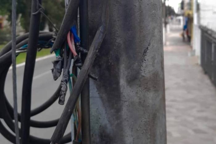 Tentativa de furto de cabos danifica controladora de semáforos da Bento Gonçalves
