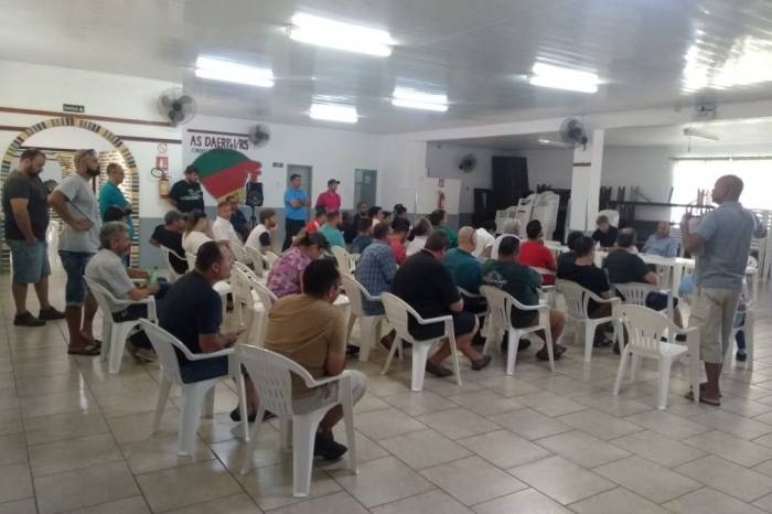 Grupo discutiu lei para regulamentar o transporte de passageiros nessa modalidade