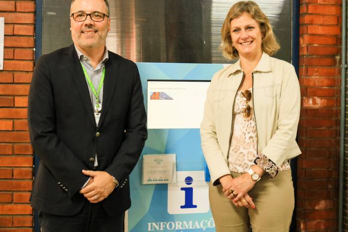 Prefeita inaugurou a unidade instalada na UCPel, com presença do reitor José Carlos Bachettini. Equipamentos voltados a visitantes e turistas disponibilizam a agenda de eventos e principais atrativos do município