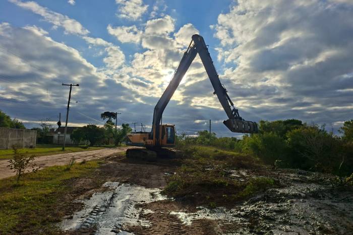 Serviço teve sequência no fim de semana por meio do Departamento de Drenagem Urbana da Secretaria de Serviços Urbanos e Infraestrutura (Ssui)