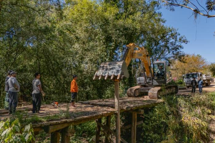 Oito das pontes precisaram ser reconstruídas e as outras passaram por reformas significativas de estruturas