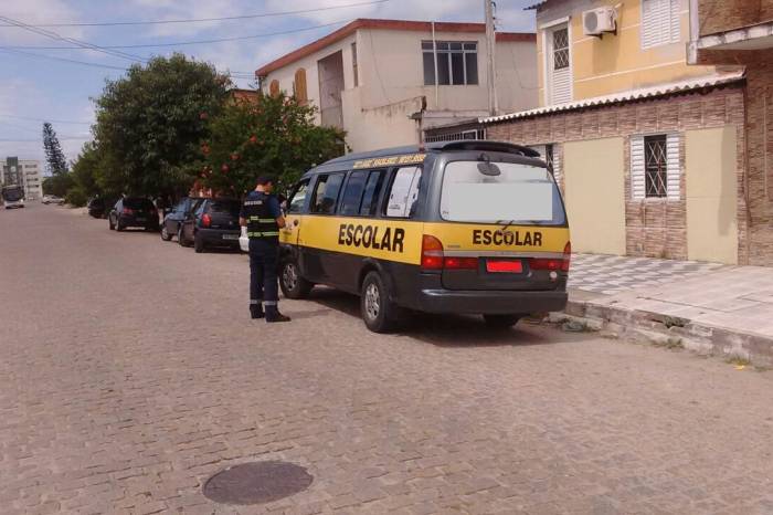 Durante a vistoria, foram identificados veículos sem inspeção e condutores com a CNH vencida