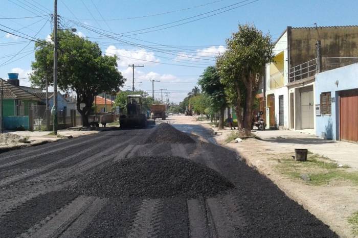 Smop faz o recapeamento em asfalto em dez quadras da via