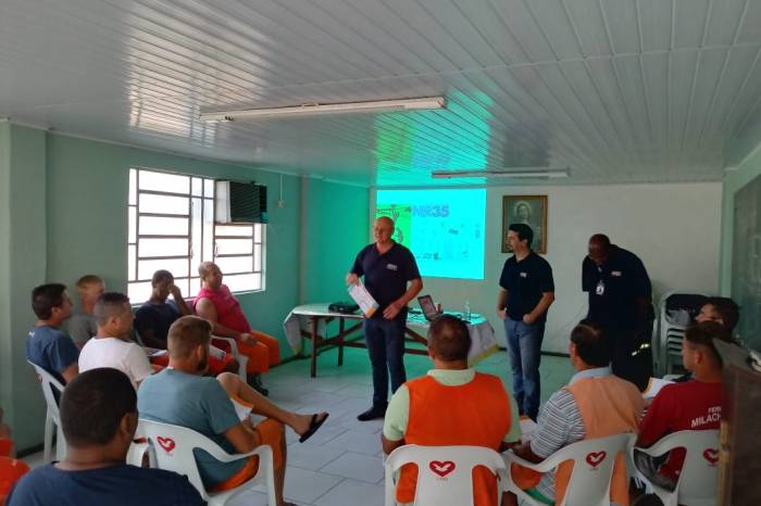 Parceria com empresa possibilita que 14 detentos sejam habilitados para pintura em altura
