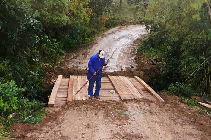 Prefeitura conserta pontes na zona rural