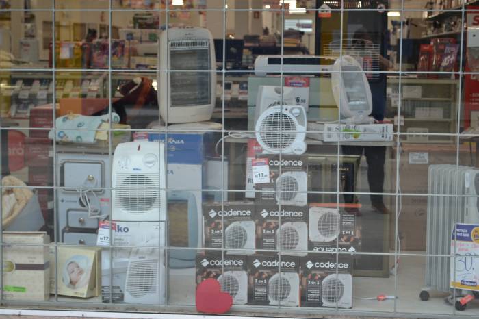 Dia 29 de novembro devem ocorrer promoções e até liquidações, mas consumidor precisa pesquisar e ficar atento a "falsos descontos"