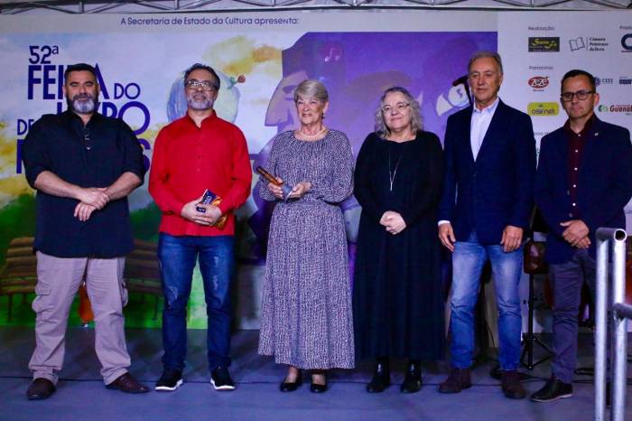 A feira acontece até o dia 15 de novembro com uma programação diversas com atividades culturais que englobam música, literatura e arte