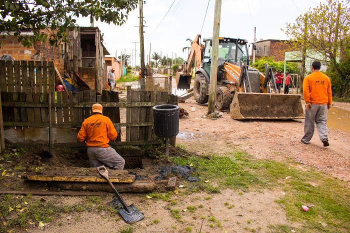 Prefeitura acelera e reforça serviços em pontos das zonas urbana e rural, depois de precipitações inesperadas
