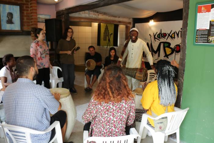 Aula foi ministrada pelo músico nigeriano Emmanuel Idown Akinruli