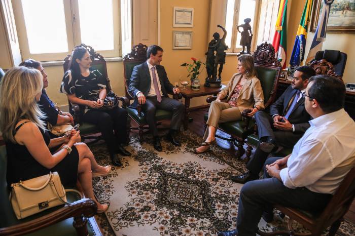 Dallazen veio a Pelotas para cumprimentar Paula pela iniciativa na área de segurança pública através do Pacto Pelotas pela Paz