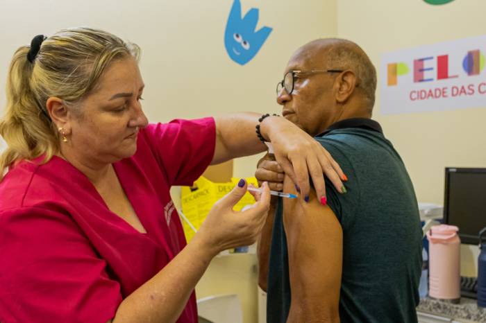 Bancas no Mercado Público vacinaram quase 600 pessoas no feriado prolongado