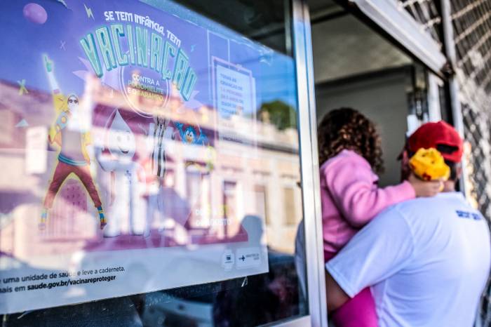 Objetivo era atingir 95% de cobertura do público prioritário. Vacina, liberada a todos, continuará sendo aplicada, enquanto durarem os estoques