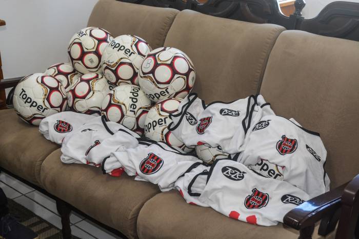 Bolas e coletes serão utilizados em projetos do desporto