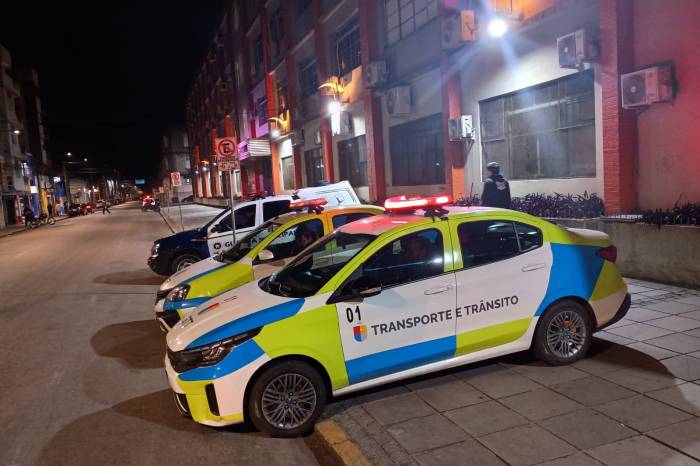 Ação abordou 22 pessoas e teve fiscalização em diferentes pontos da área central