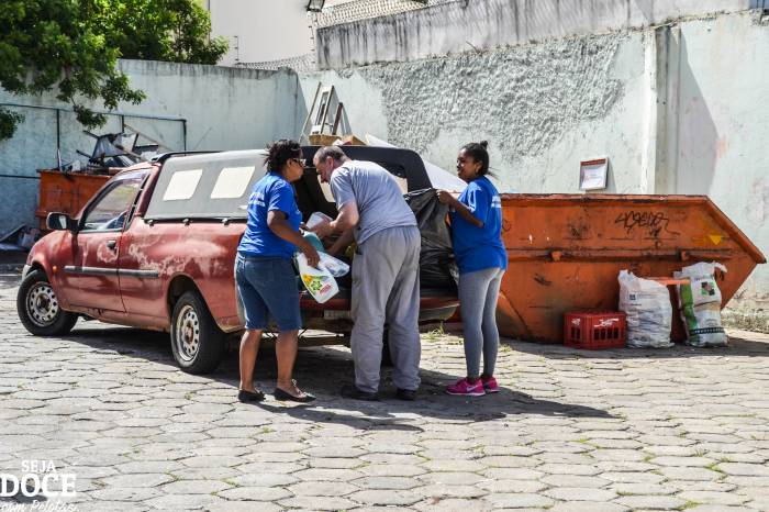 No ano que passou e nos dois primeiros meses deste, foram recolhidos, em via pública, em torno de 10 mil metros cúbicos de materiais